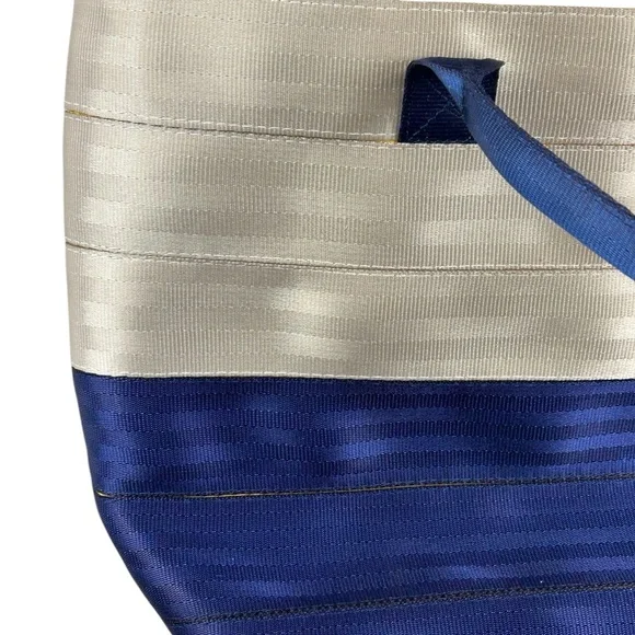 Harveys seatbelt tote bag in a two-tone design - Picture 3 of 9